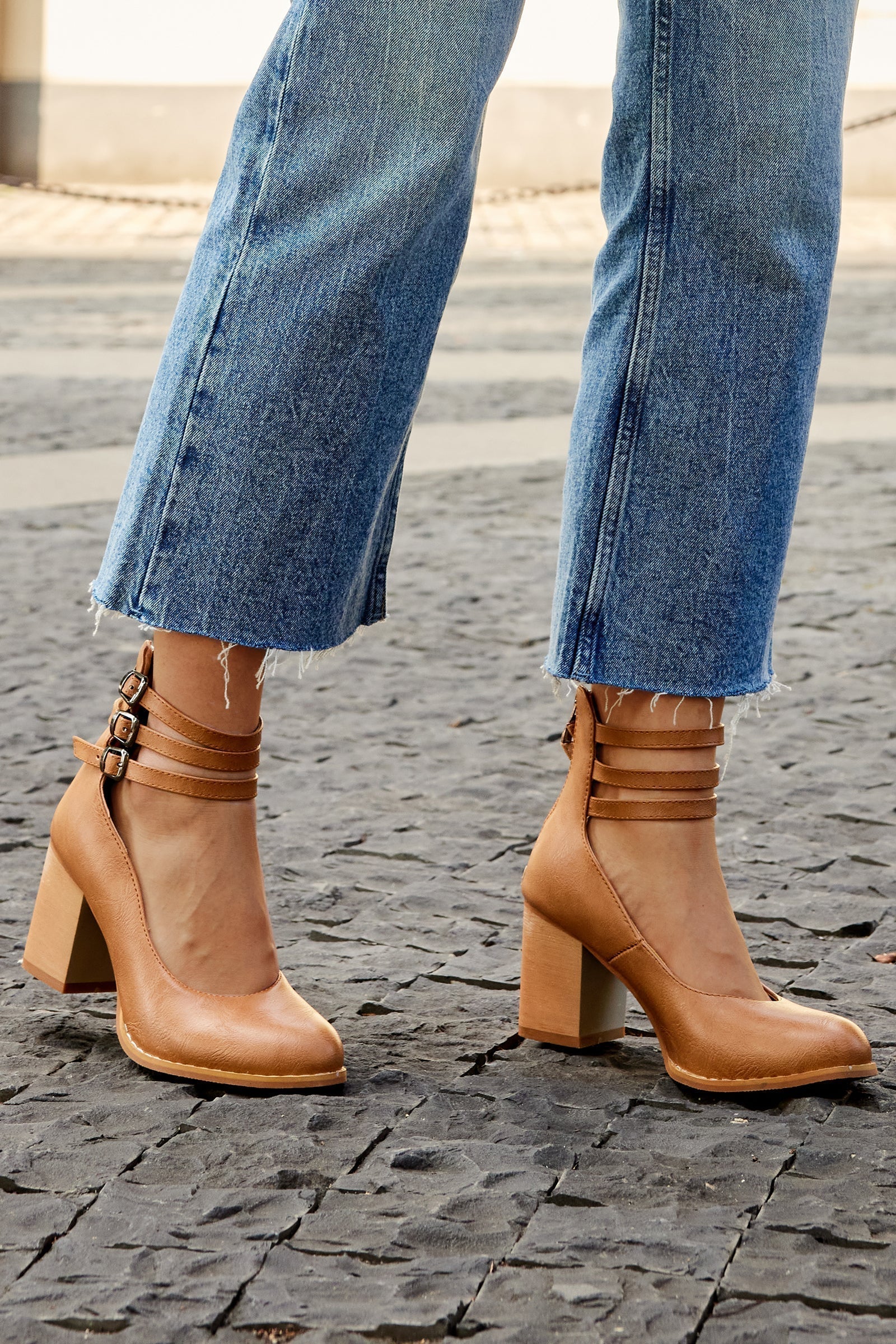 Blanca™ - Sandalias lisas con tira al tobillo y suela gruesa