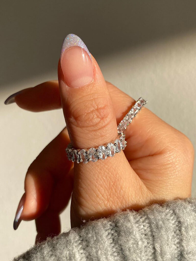 Blanca™ - Anillo de corte oval elegante con brillo sofisticado