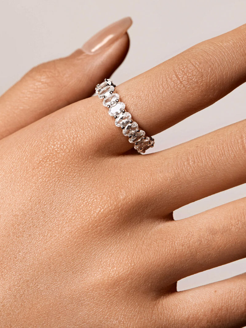 Blanca™ - Anillo de corte oval elegante con brillo sofisticado