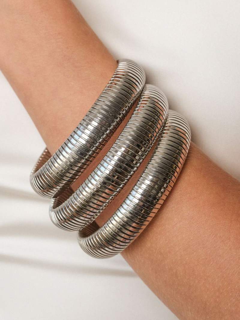 Blanca™ - Brazalete acanalado elegante con diseño moderno y sofisticado