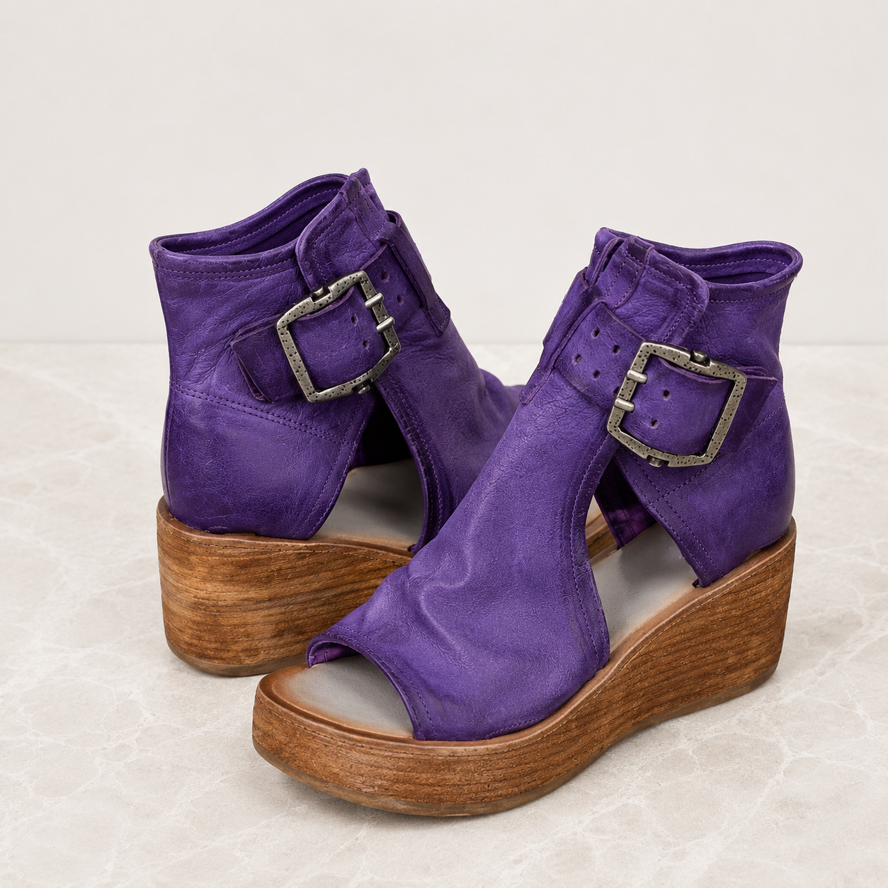 Ginevra™ | Sandalias de cuña con hebilla