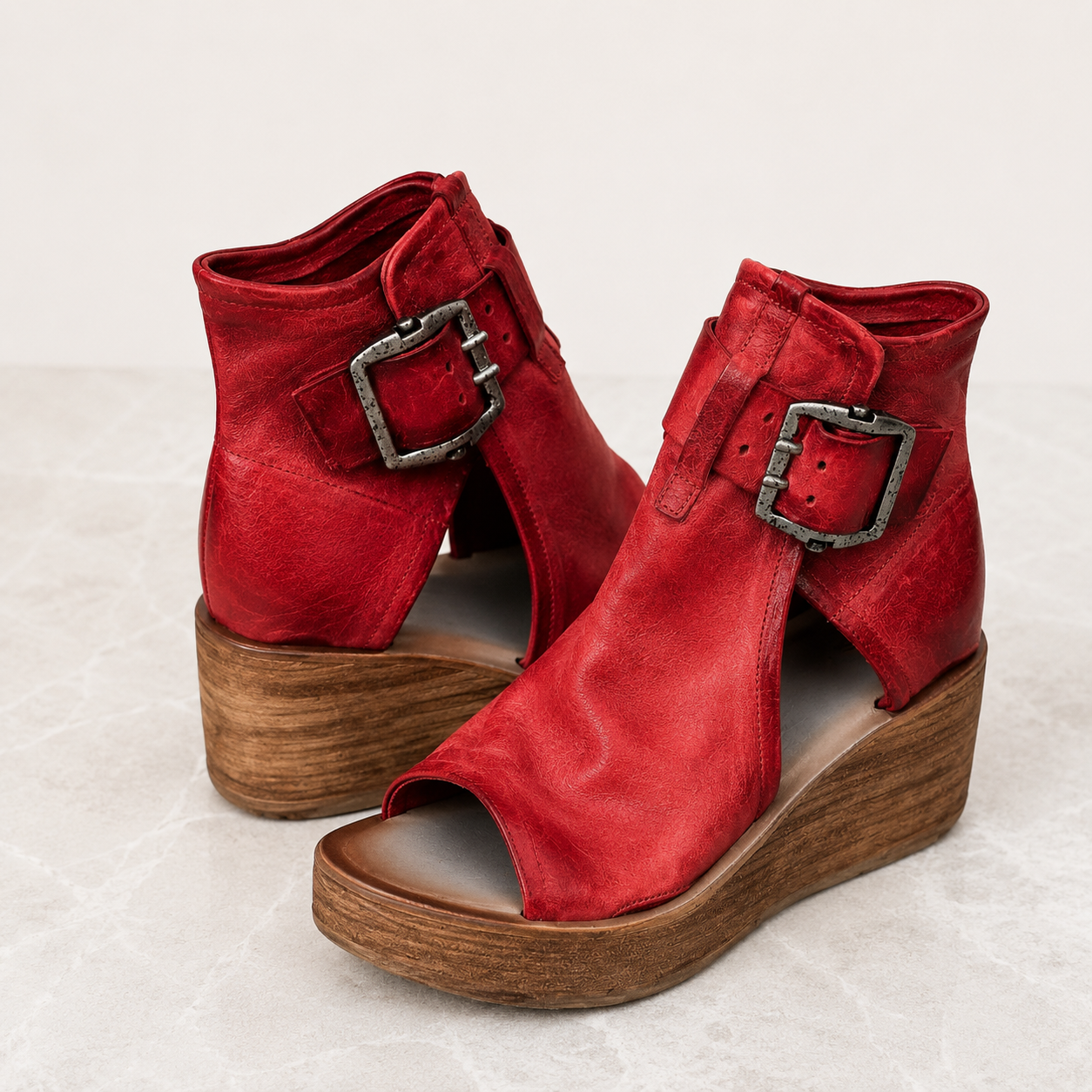 Ginevra™ | Sandalias de cuña con hebilla