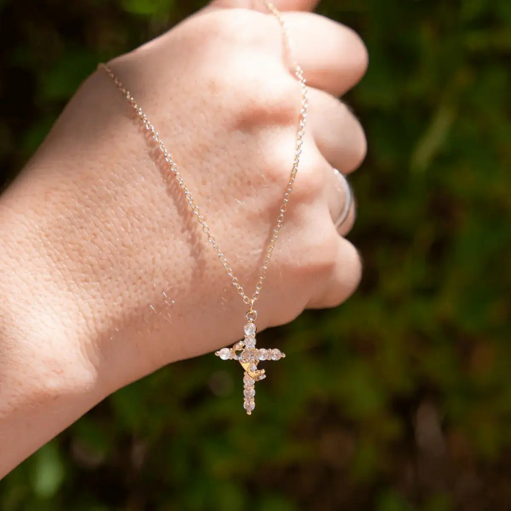 Collar de cruz con corona de fe