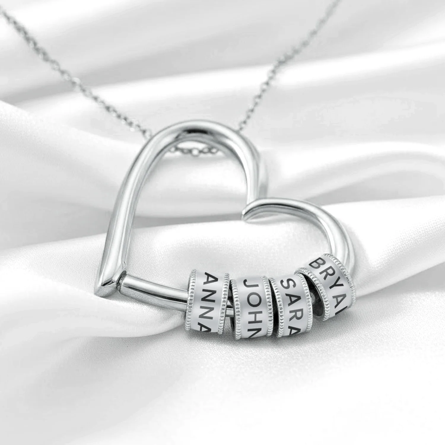 Collar grabado "Corazón de la familia"
