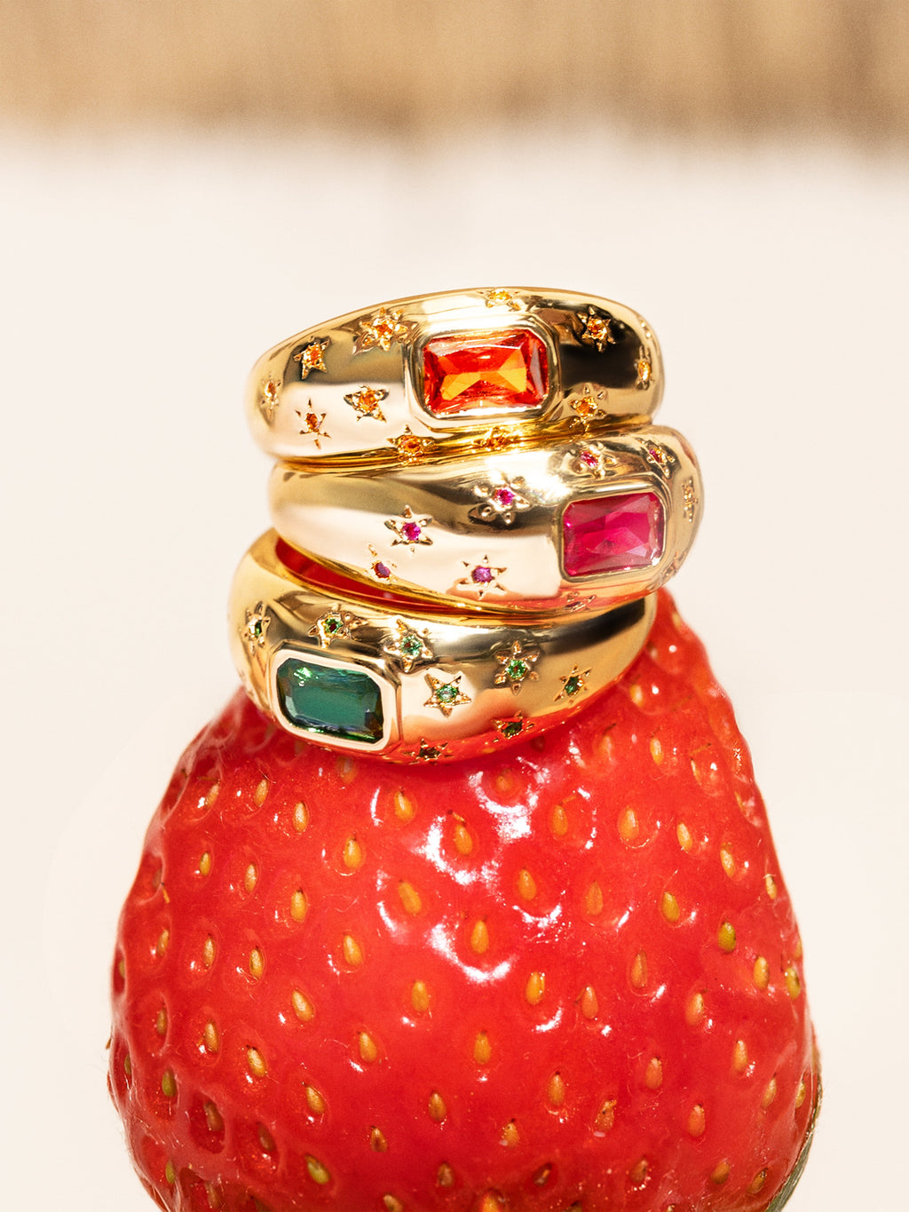 Anillo Charlotte Fucsia Baño Oro